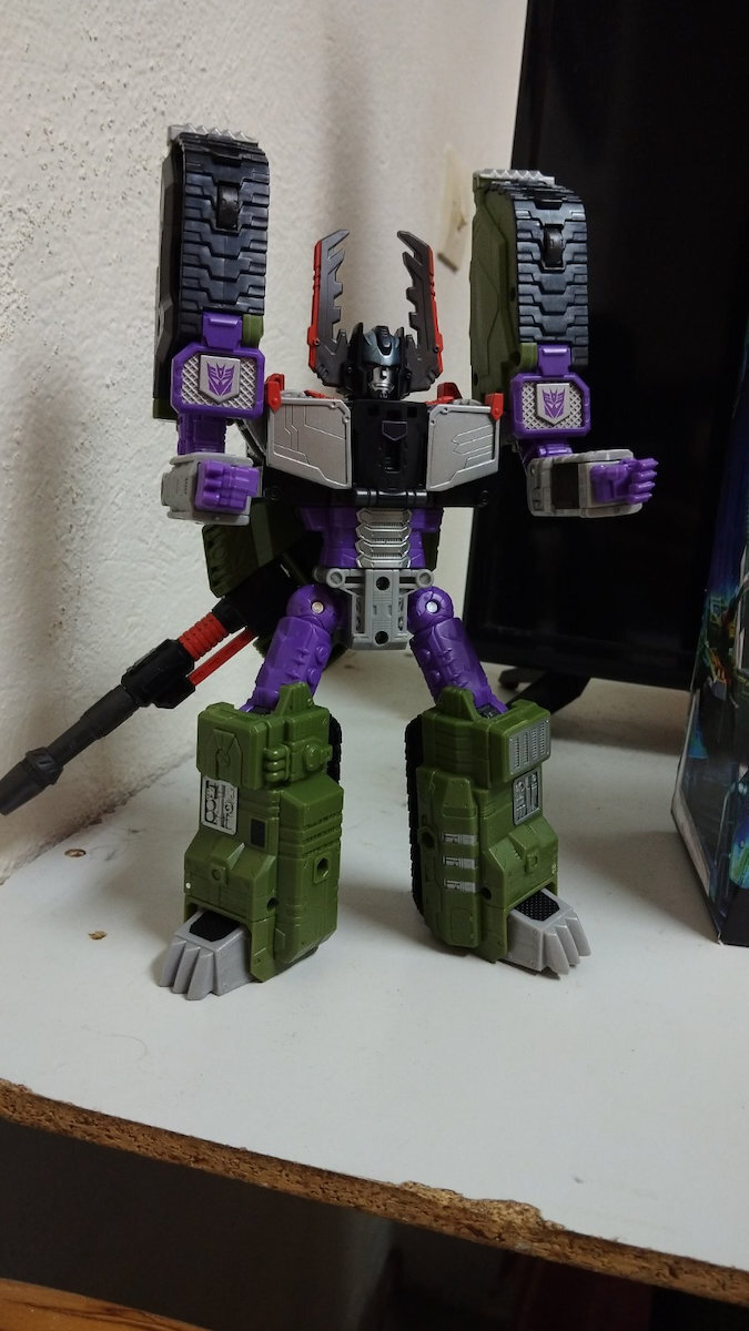 Φιγούρα Δράσης Legacy Evolution Transmetal II Megatron Transformers για 8+ Ετών 22εκ.