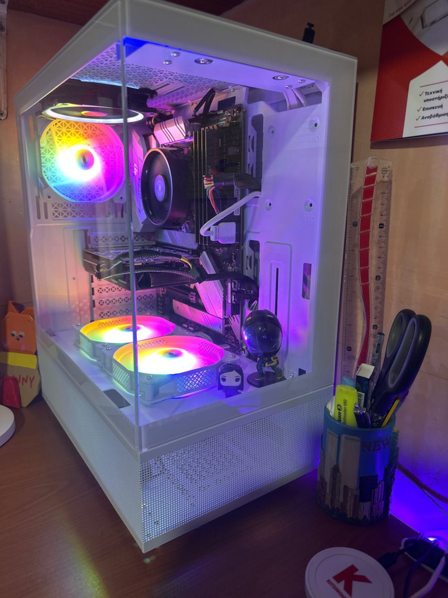 1STPLAYER MIKU Mi7-A Геймърско бюро Midi Tower Компютърна кутия със страничен прозорец и RGB осветление Черен