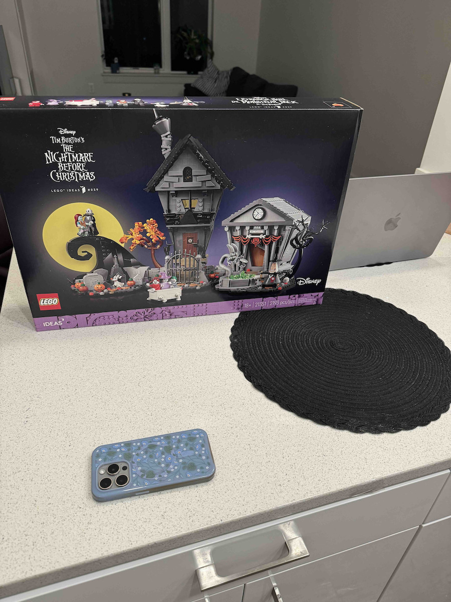 LEGO Disney Disney Tim Burton's The Nightmare Before Xmas Pentru 18+ Ani 2193 Bucăți