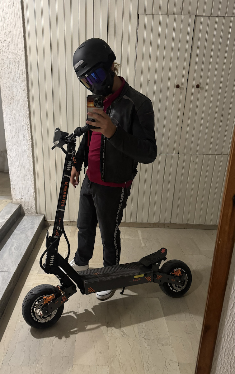 KuKirin G4 Electric Scooter with 70km/h Max Speed and 75km Autonomy in Negru Color