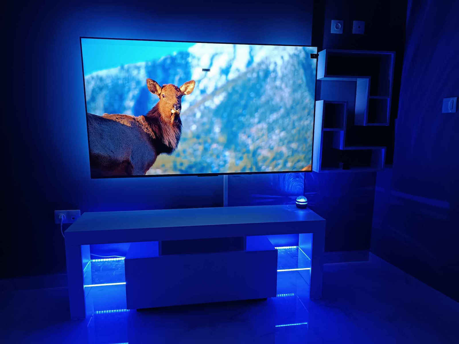 Stand TV Stilo Cu Iluminare LED Alb L150xA37xÎ52cm