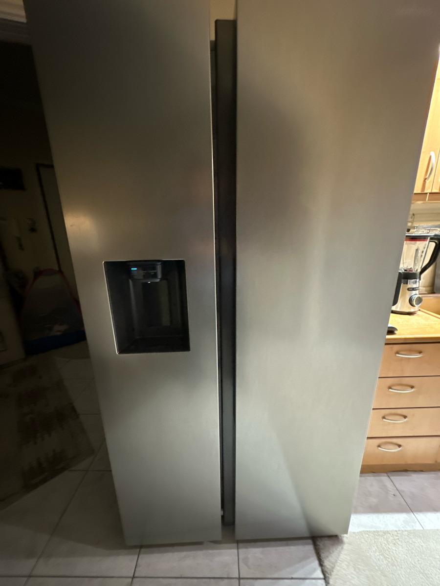 Samsung Side-by-Side Kühlschrank 634Es Total NoFrost H178xB91.2xT71.6cm. Inox RS68CG885DS9EF