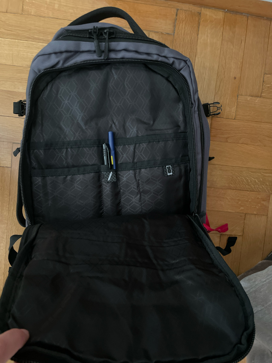 Arctic Hunter B00188 Backpack for Laptop 15.6" with USB Port in Gray Color