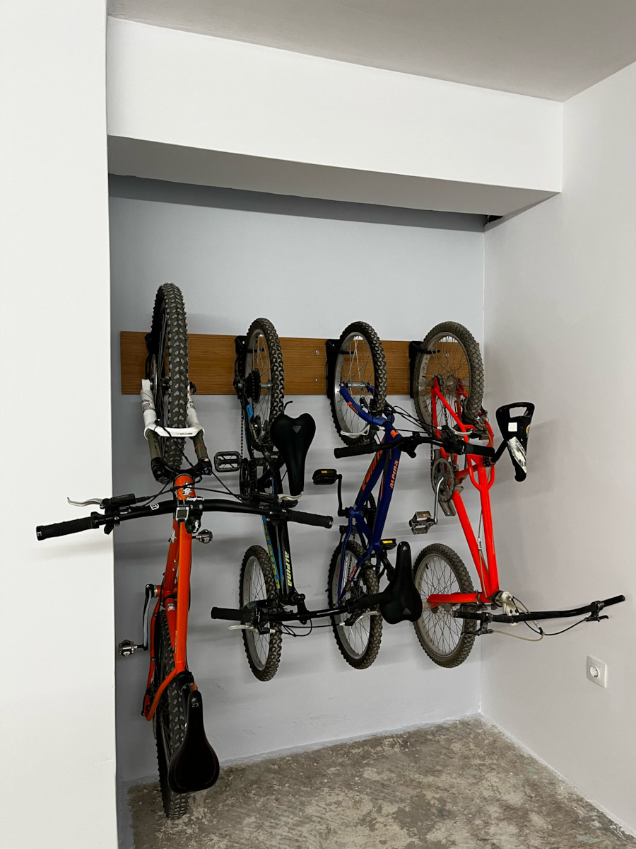 Trizand Bicycle Wall Mount in black colour, 26x7x12 cm