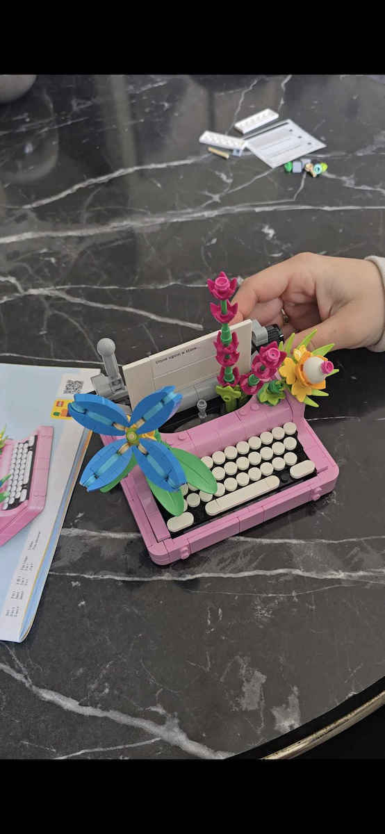 LEGO Creator 3-in-1 Typewriter with Flowers για 8+ Ετών 363τμχ