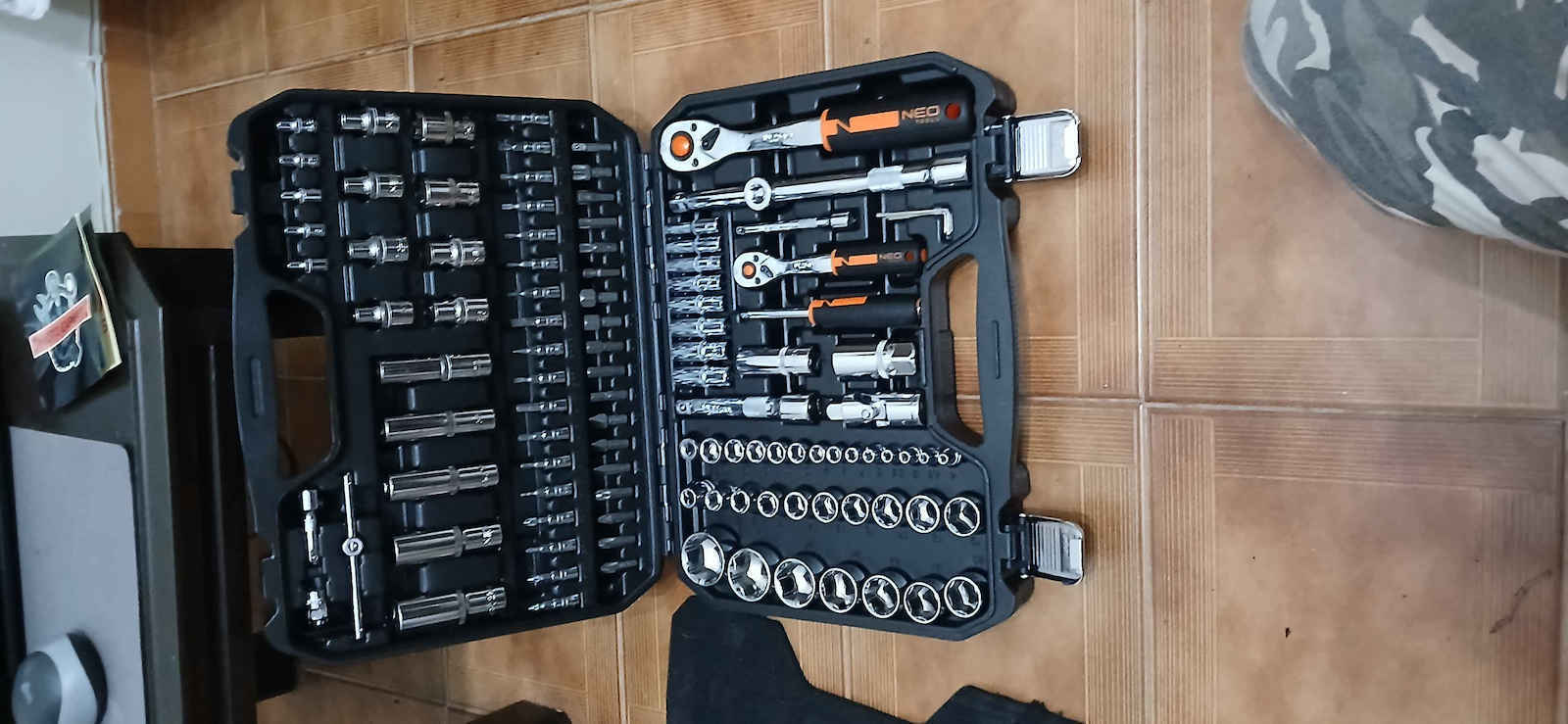 Neo Tools Καστάνια με Καρυδάκια 1\2" & 1\4" 110τμχ