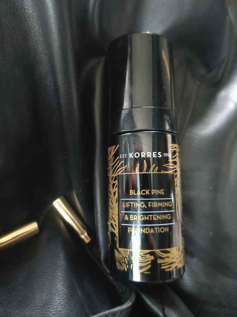 Korres Black Pine Lifting, Firming & Brightening Liquid Make Up BPF00 30ml