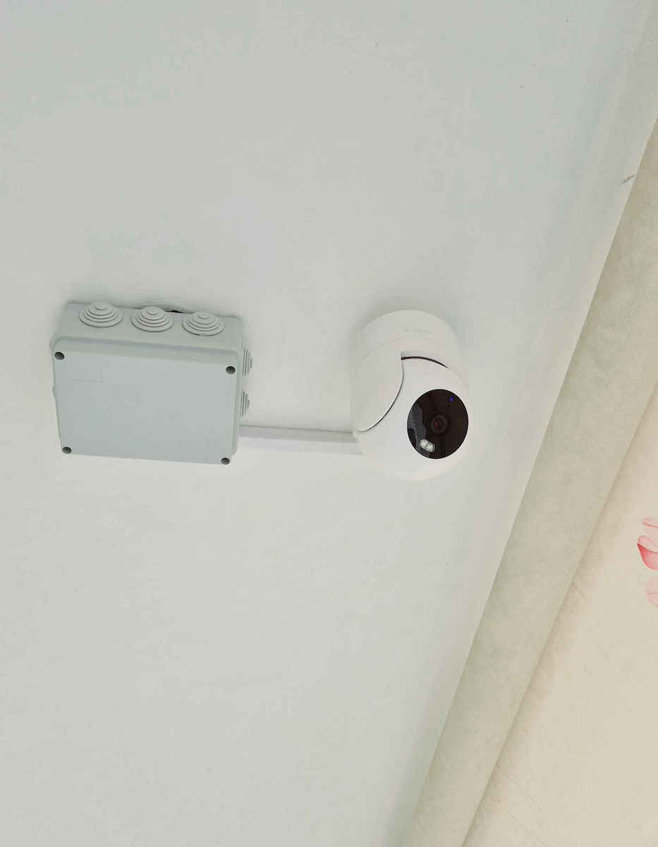 Xiaomi CW300 IP Surveillance Camera Wi-Fi Full HD+ 4MP Waterproof with Two-Way Communication and Lens 2.4mm