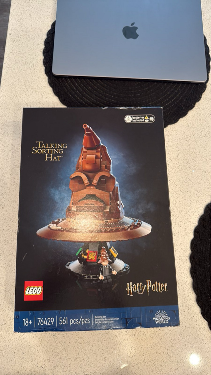 LEGO Harry Potter Talking Sorting Hat for 18+ Years 561 Pieces