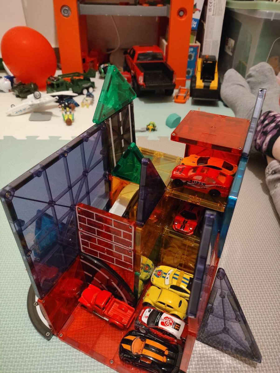 Magna-Tiles Magnetic Construction Toy Clear Colors for Children 3+ years+ Years