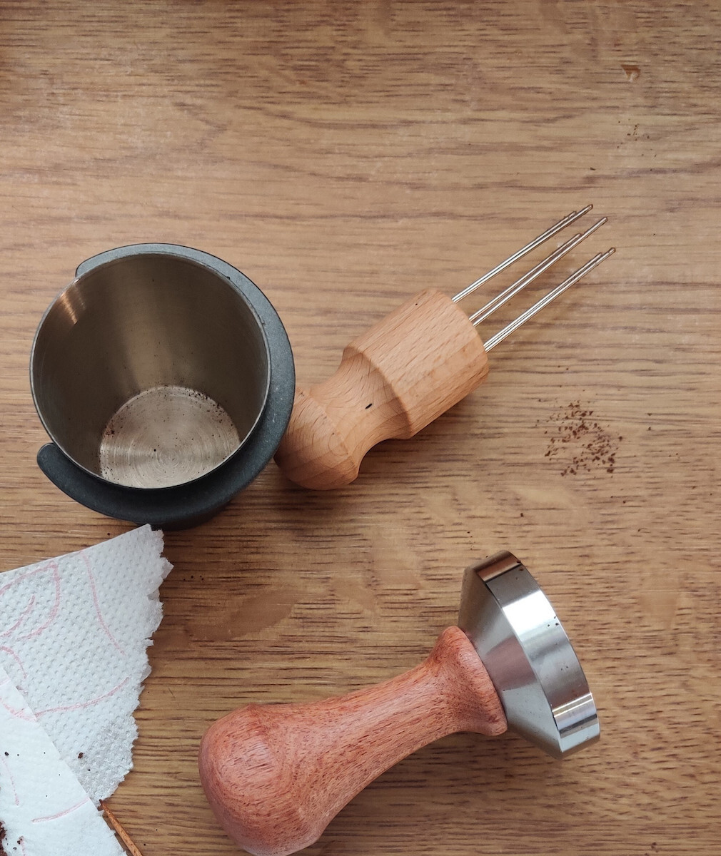 Feggrini Feggrini Classic Tamper with Flat Surface 51mm in Brown Color