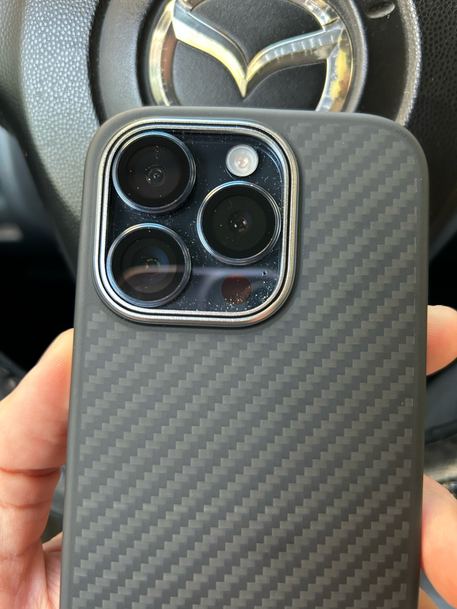 Spigen Enzo Aramid MagFit Задна корица Aramid Fiber 2мм матово черно (iPhone 15 Pro)