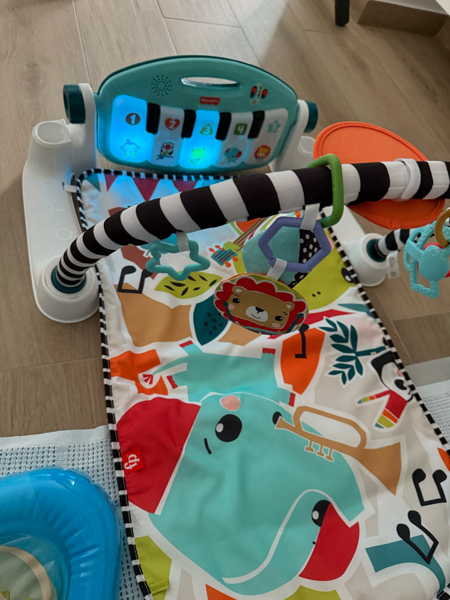 Fisher Price Kick & Play Baby-Spieldecken und -Gyms mit Musik für Neugeborene