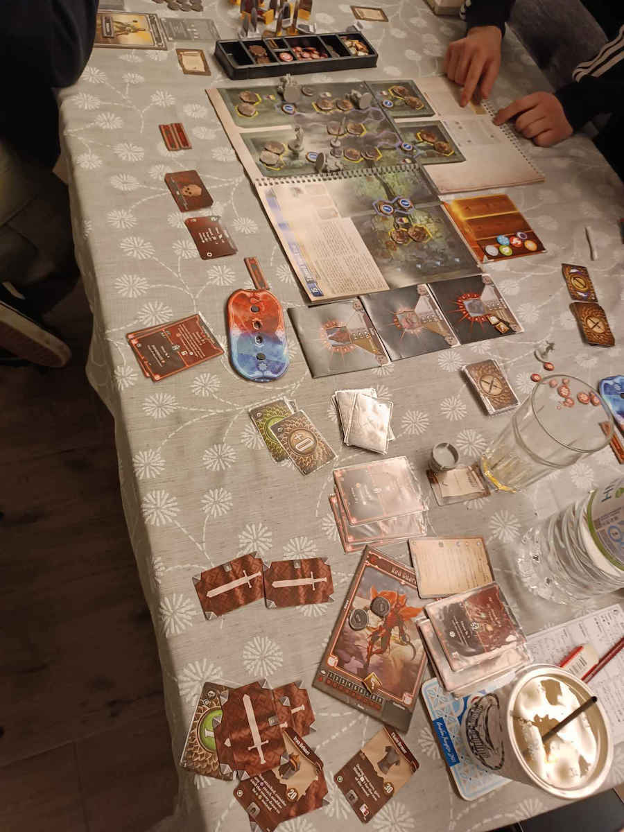 Настолна игра Gloomhaven Jaws of the Lion за 1-4 играчи 14+ години (EN) Cephalofair
