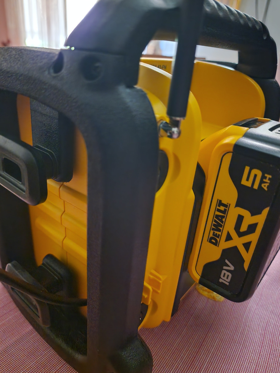 DEWALT DCR019 Portable Radio Rechargeable Yellow