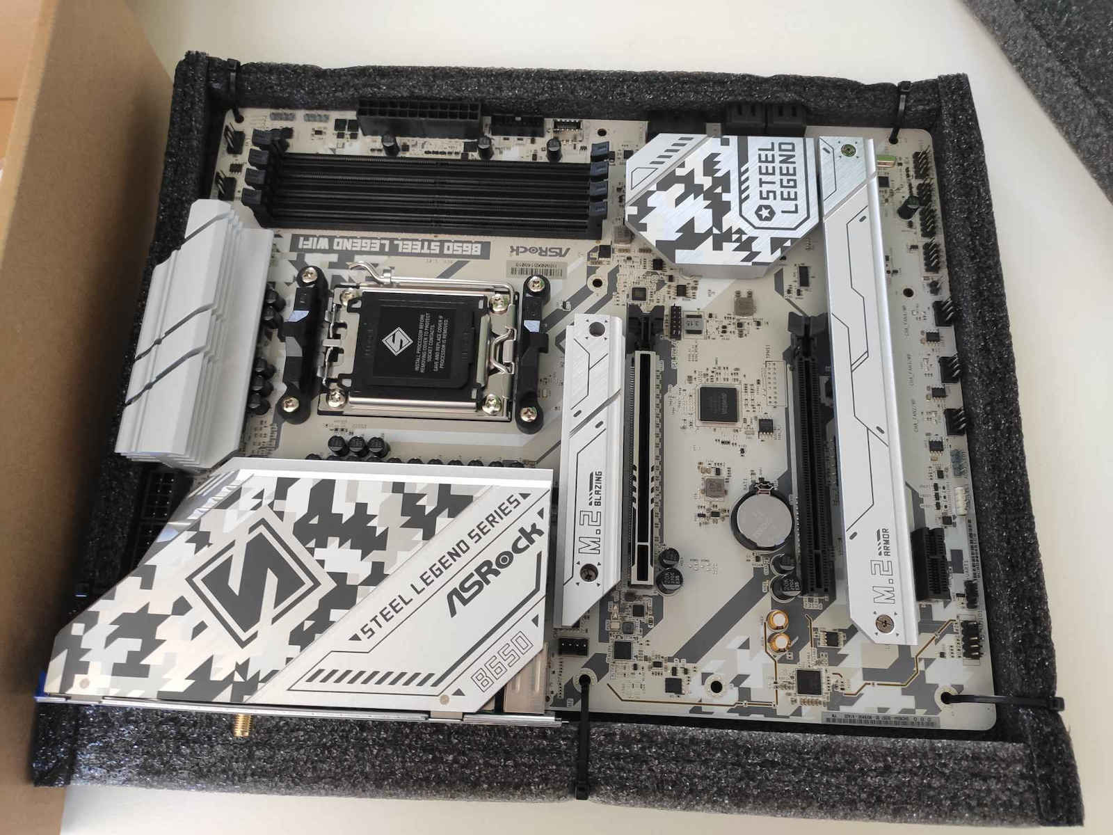 ASRock B650 Steel Legend WiFi Motherboard ATX με AMD AM5 Socket 90-MXBN90-A0UAYZ