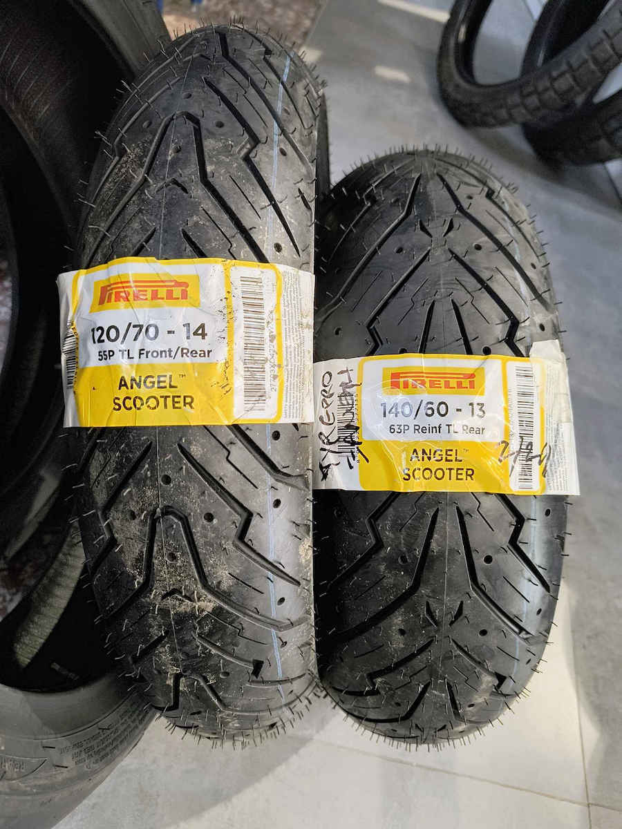 Pirelli Angel Scooter Front Tyre 110/70-16 52 S Tubeless