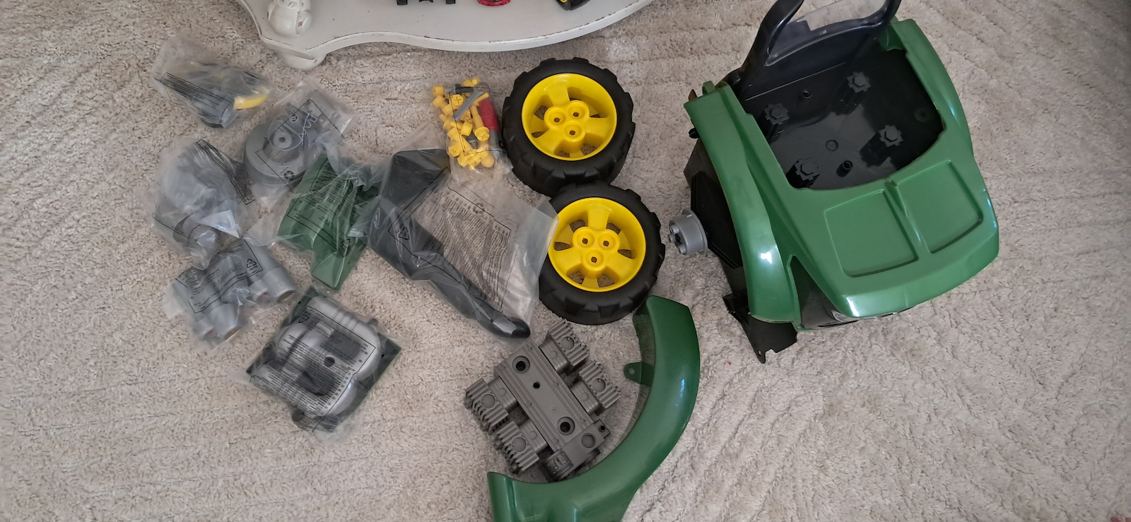 Klein John Deere Tractor Engine For 3+ Years 53 cm 57 pcs