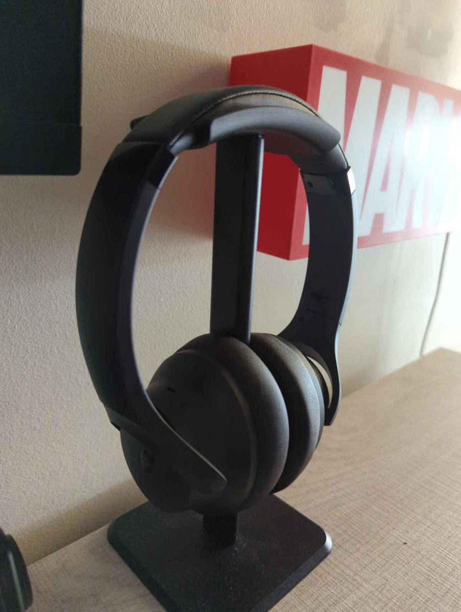 Soundcore by Anker Q20i Wireless / Wired Over Ear Headphones with 40 hours of Operation and Quick Charge Black