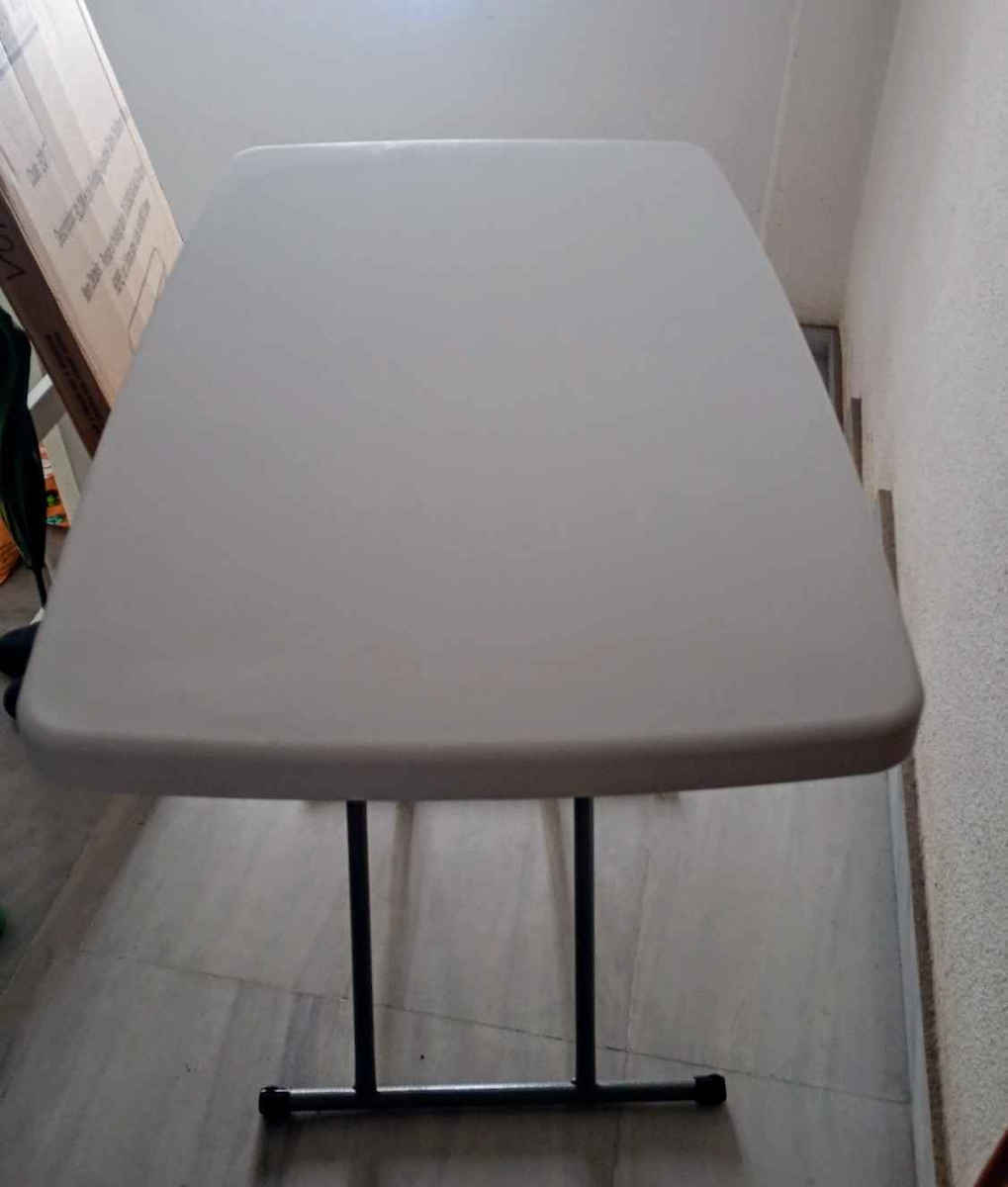 Blow Outdoor Dinner Foldable Table with Plastic Surface and Metal Frame White 76x49x72cm