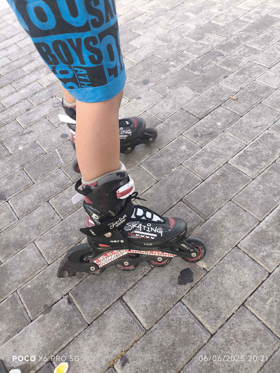 AMILA Inline Einstellbar Rollers Schwarz Erwachsene/Kinder