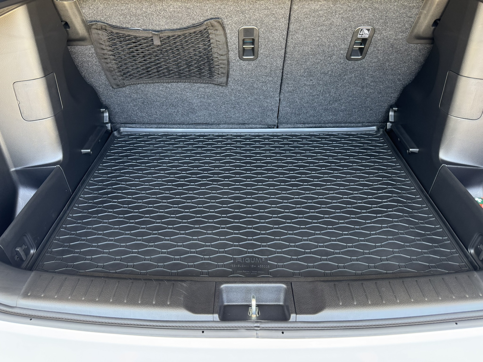 Rigum Trunk Mat Tray Type for Suzuki Vitara / Vitara Hybrid Black