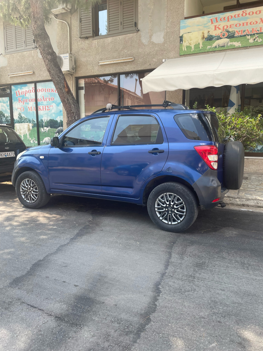 Versaco Auto Radkappen Set mit Marke Daihatsu 4Stück 16" Schwarz