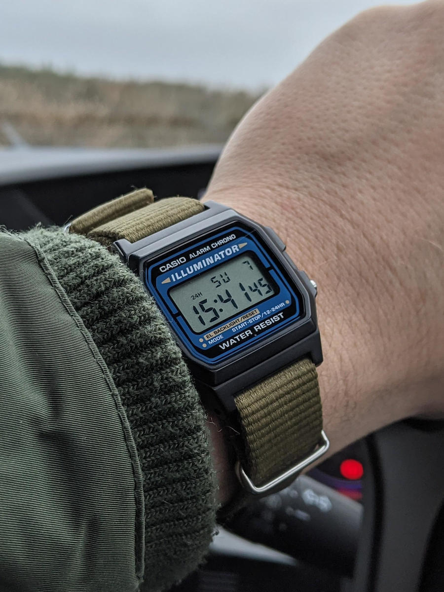 Casio Ψηφιακό Ανδρικό Ρολόι 39mm Μπαταρίας με Μαύρο Καουτσούκ Λουράκι