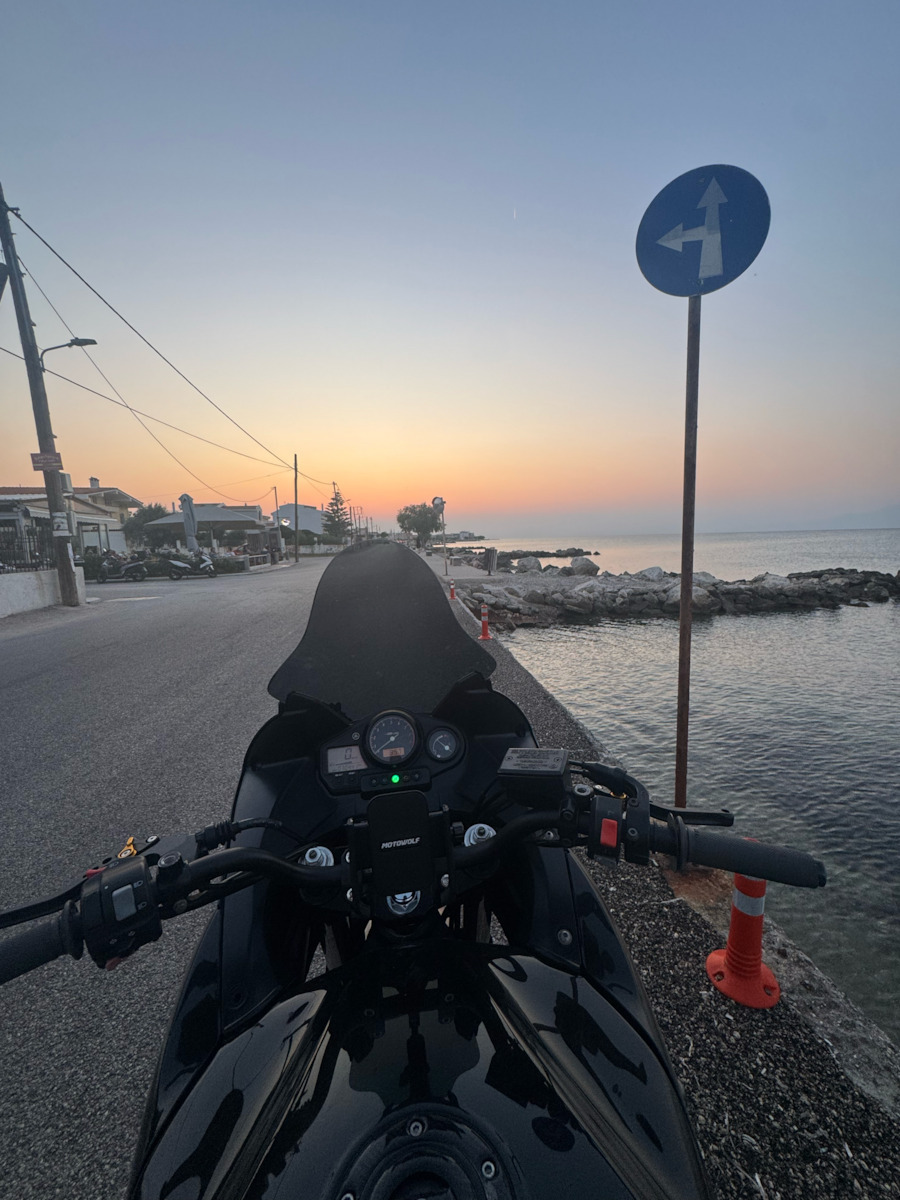 Motowolf Mount Phone Motorcycle with Adjustable Arm 3.5-6.5" for Steering Wheel with Charging
