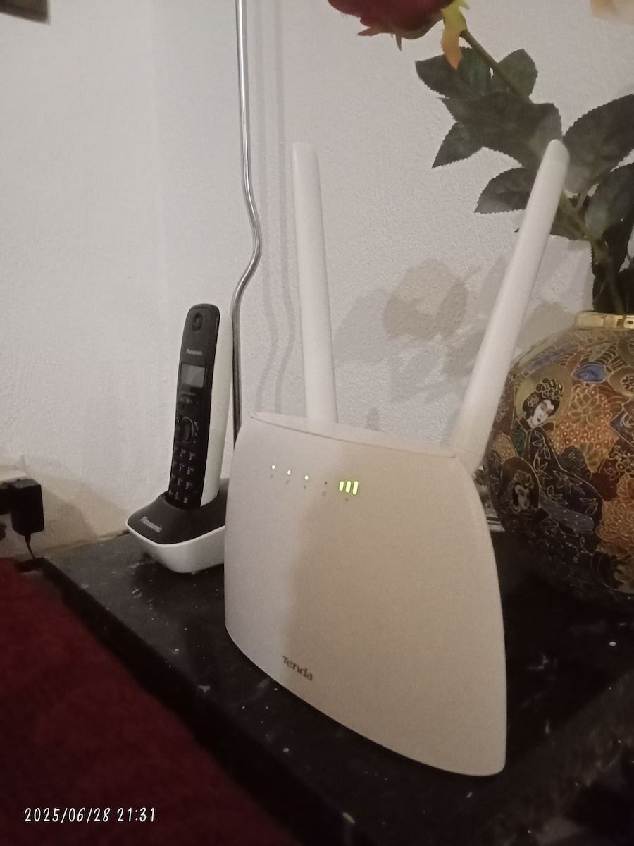 Tenda 4G06 Ασύρματο 4G Router με 2 Θύρες