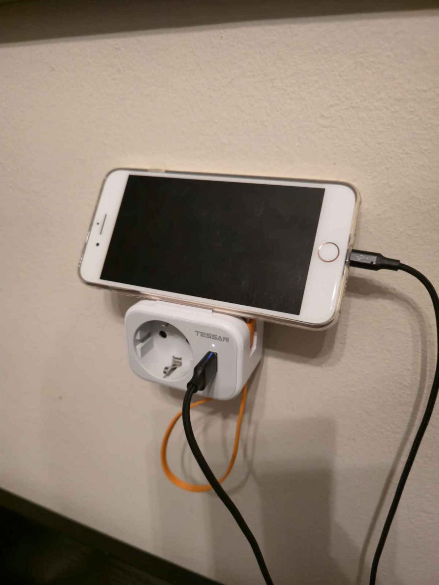 Tessan Einzelne Steckdose mit Überspannungsschutz mit 1 USB-A, 1 USB-C und Kabel 15m