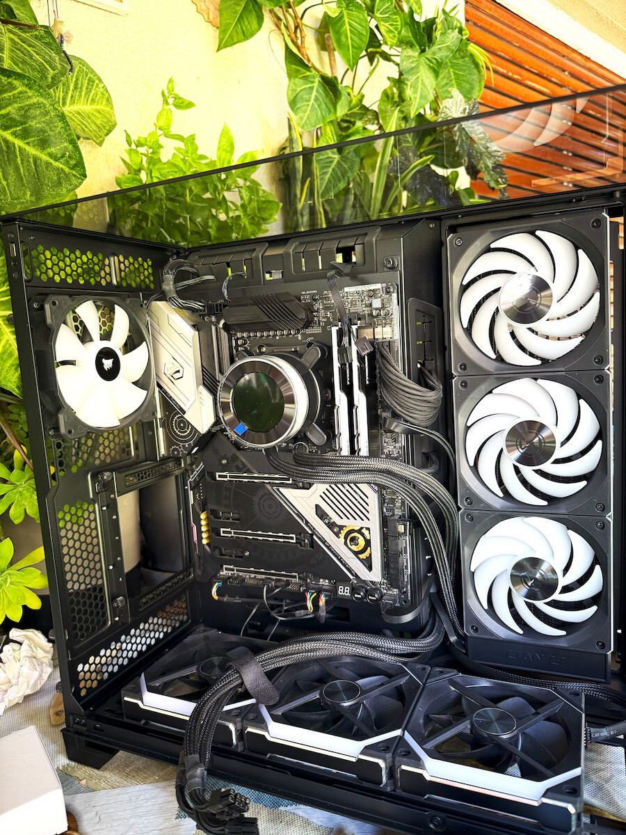 Lian Li Hydroshift II LCD-C 360CL Охлаждане AIO CPU с 3 вентилатора 120mm и RGB осветление
