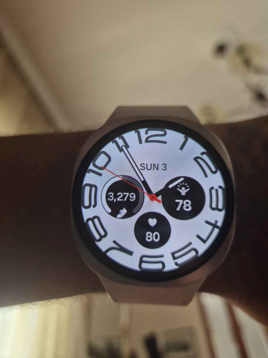 Samsung Galaxy Watch8 Aluminium 44mm Waterproof with Heart Rate Monitor (Silver)