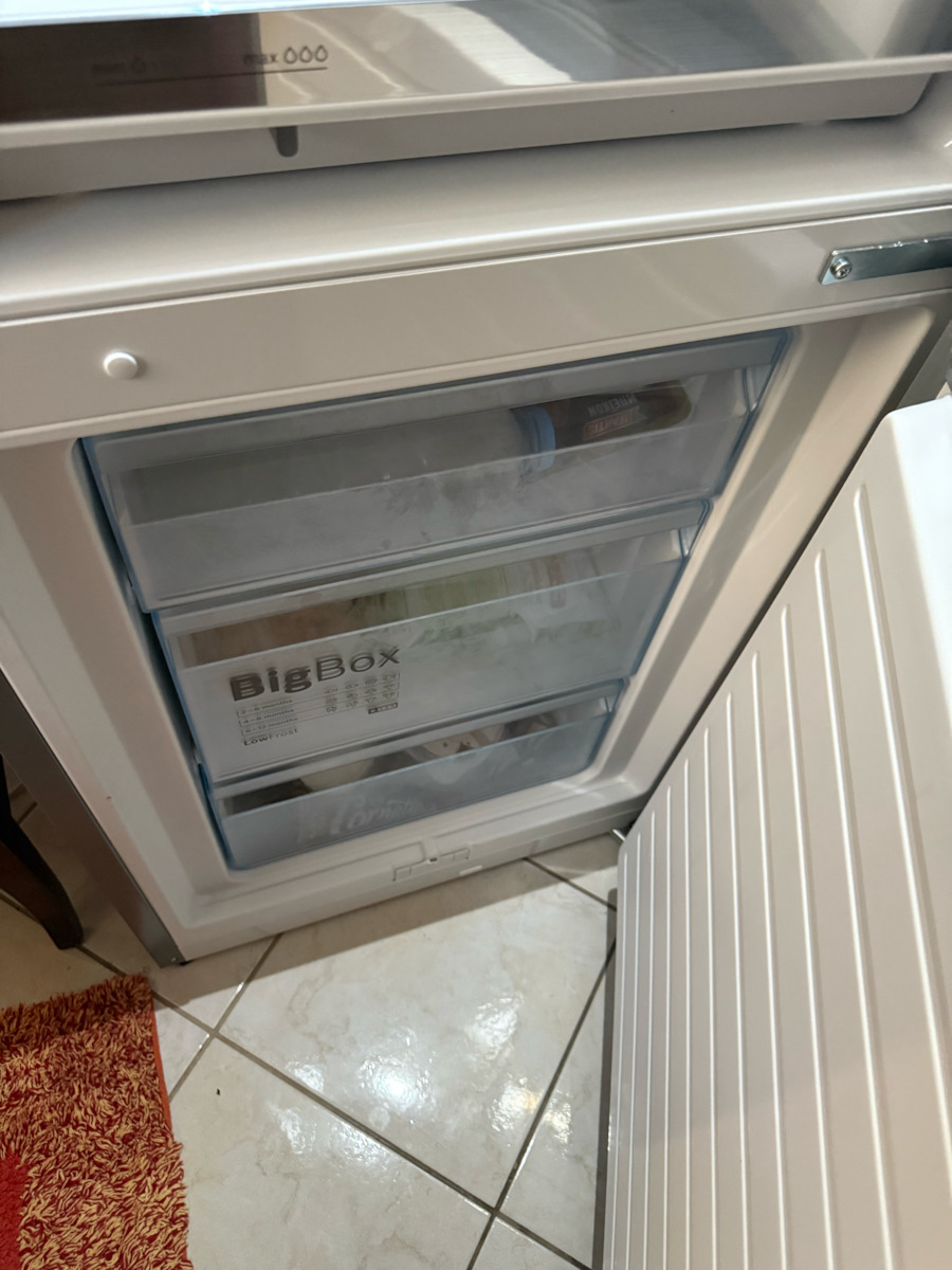 Bosch Fridge-Freezer 340lt H201xW60xD65cm Inox KGE39AICA