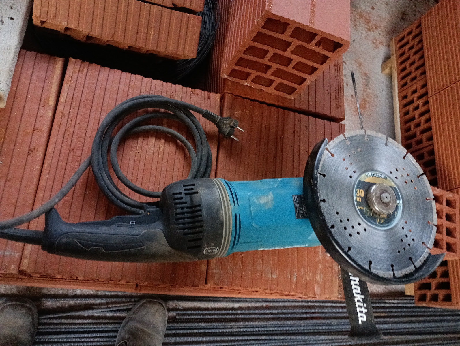 Makita Τροχός 230mm Ρεύματος 2800W