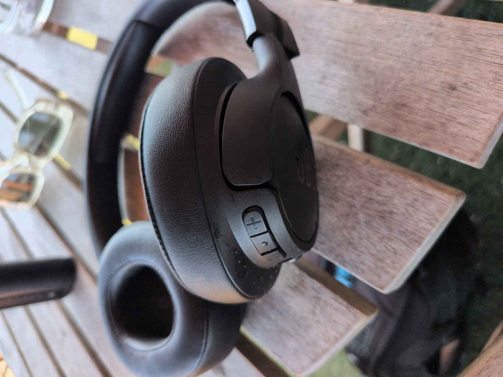 JBL Tune770NC Wireless / Wired Over Ear Headphones with 65 hours of Operation and Quick Charge Black
