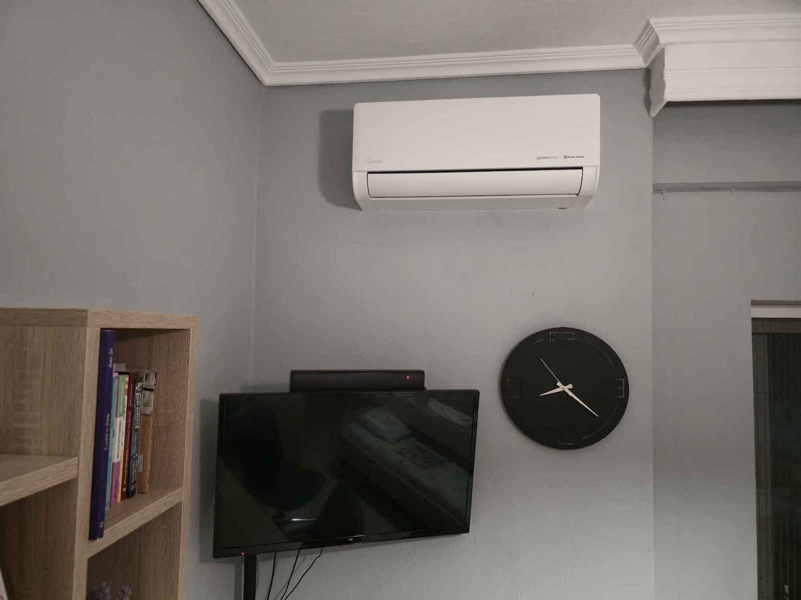 Midea Solstice Air Conditioner Inverter 9000 BTU A+++/A++ with Artificial Intelligence