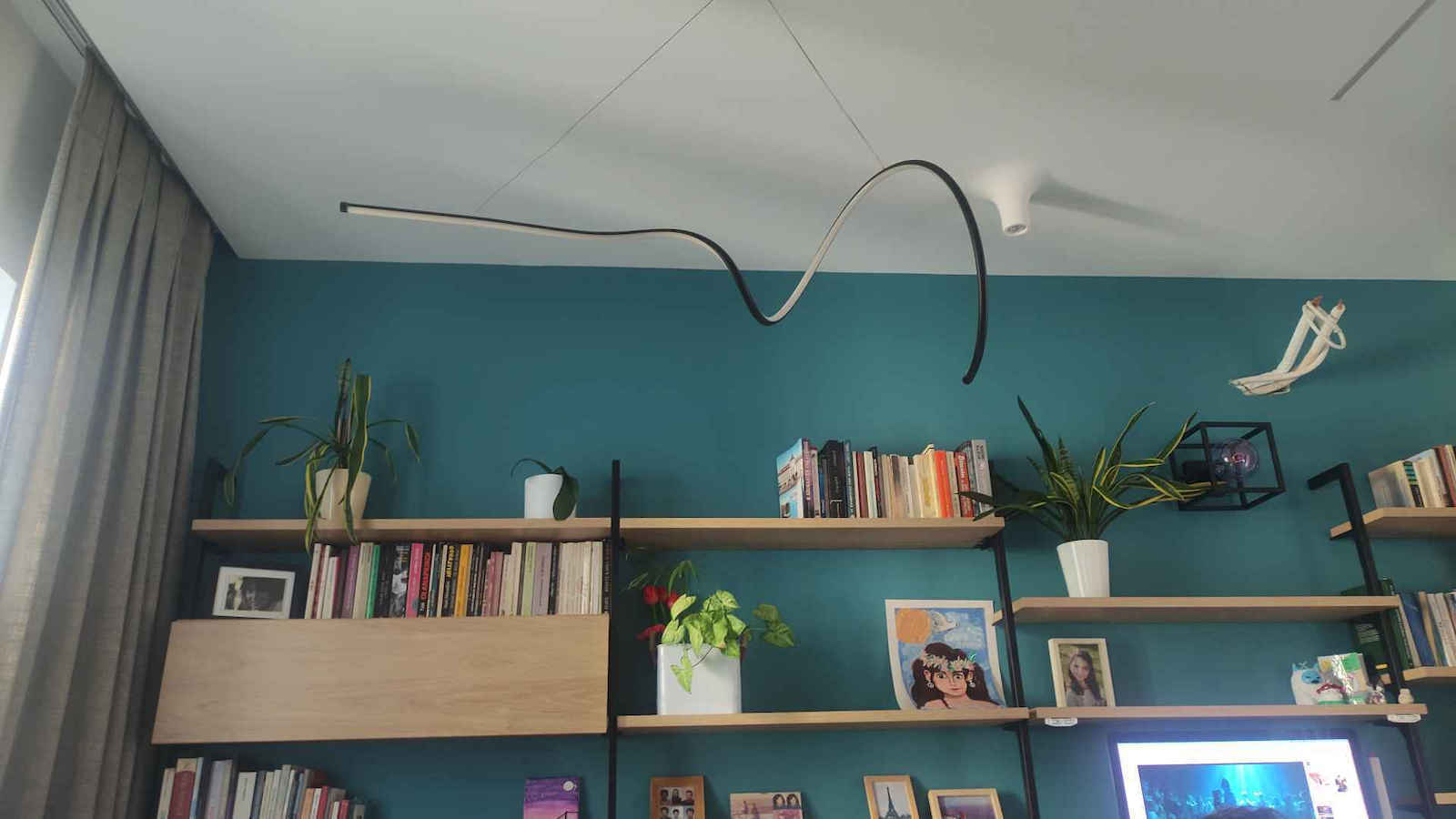 Home Lighting Κρεμαστό Φωτιστικό Μαύρο LED με Θερμό Λευκό Φως Ράγα 120x30εκ.