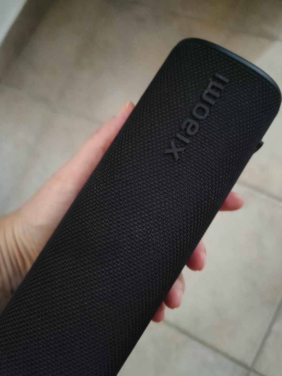 Xiaomi Sound Outdoor Wasserdicht Bluetooth-Lautsprecher 30W mit Akkulaufzeit bis zu 12 Stunden Schwarz