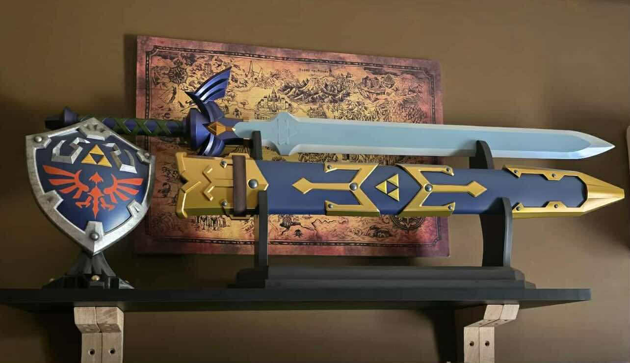 First 4 Figures The Legend of Zelda: Hylian Shield Ρέπλικα μήκους 29εκ. σε Κλίμακα 1:1