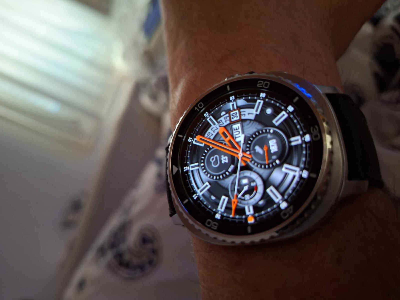 Samsung Galaxy Watch8 Classic Stainless Steel 46mm Αδιάβροχο με Παλμογράφο (Λευκό)