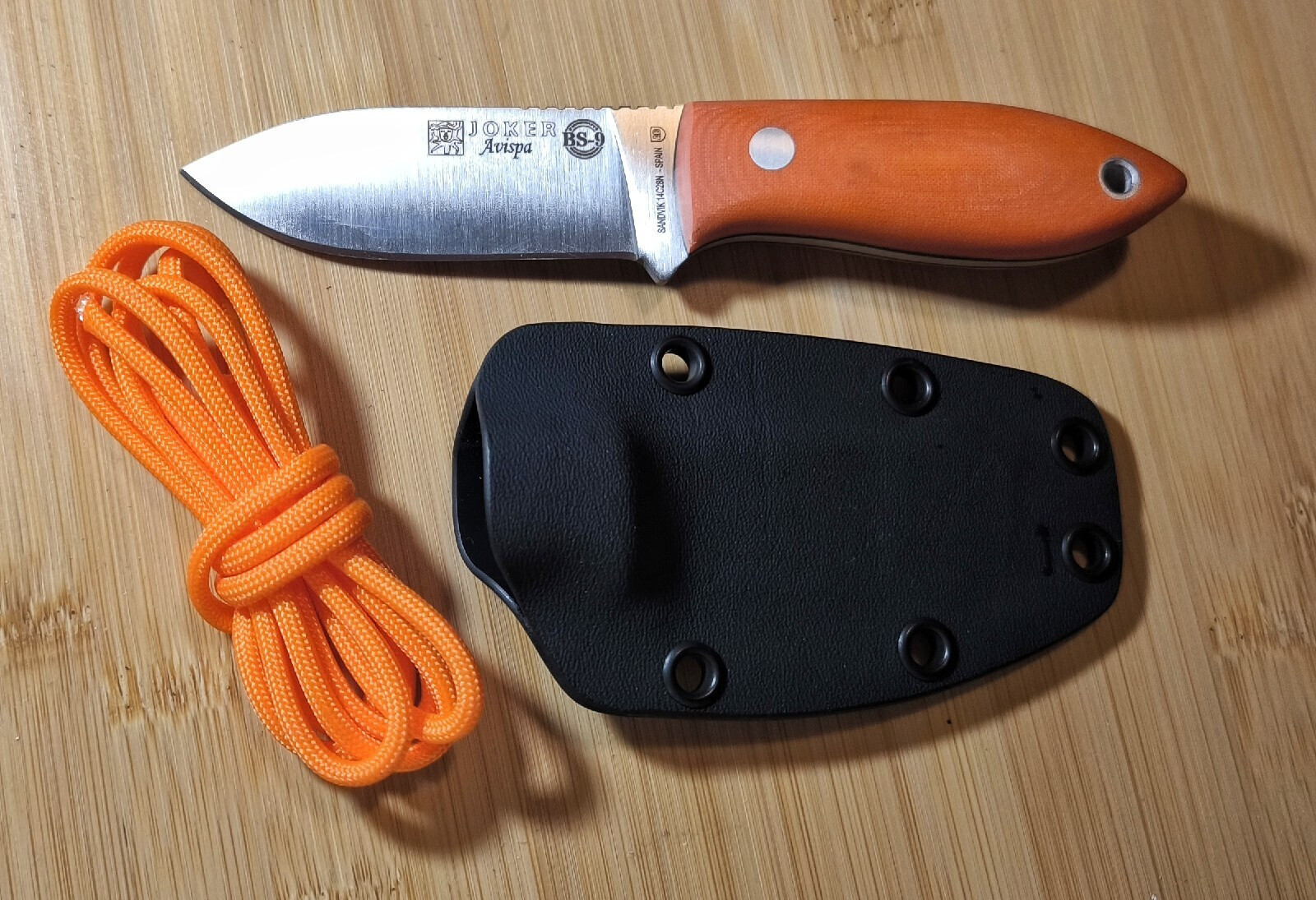 Joker Avispa Knife Survival Brown in Sheath