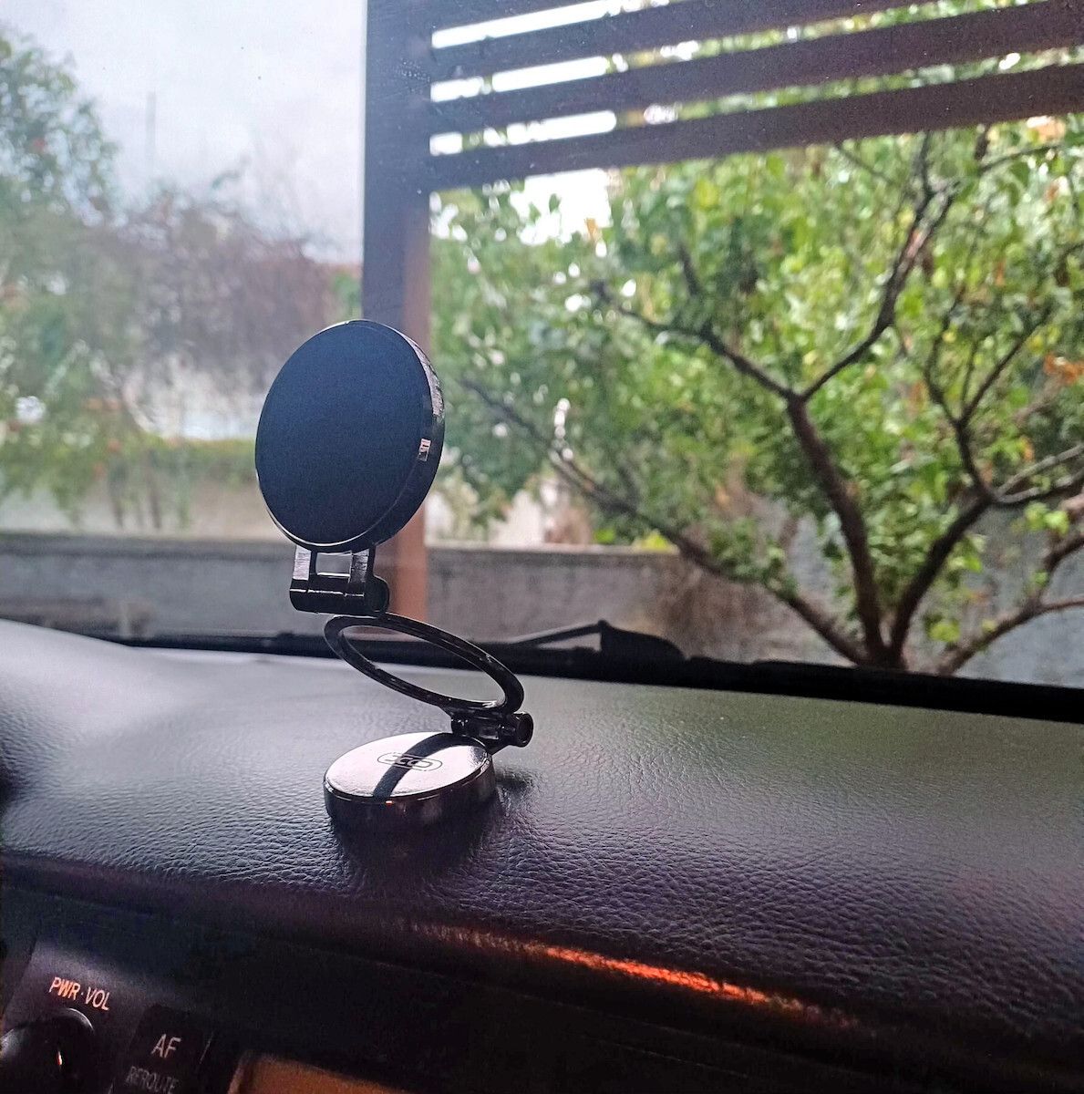 XO C160 Car Mobile Mount with Magnet Black