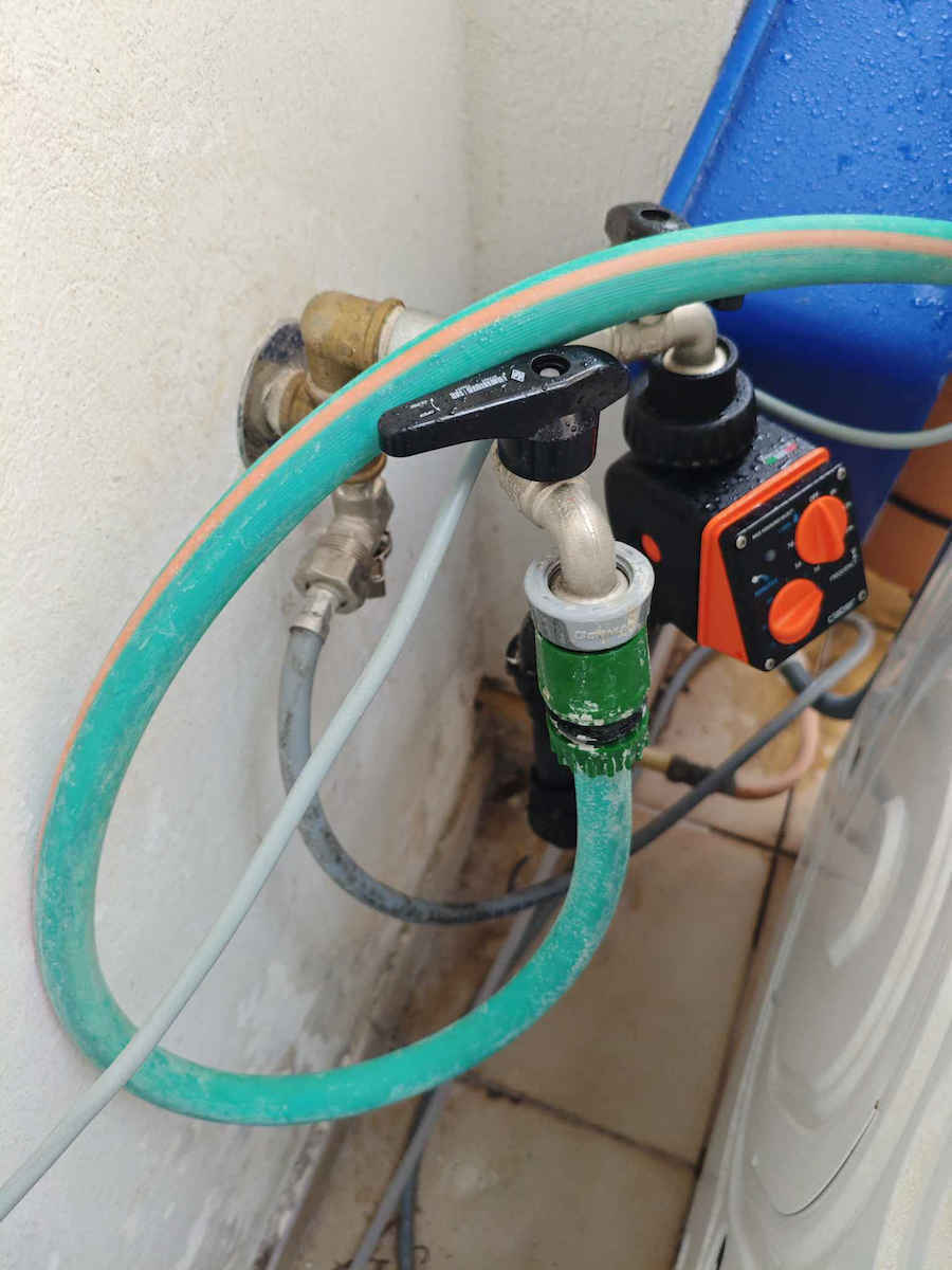 Claber Aquauno Select Irrigation Programmer Faucet Battery with Electrovane 1 Output