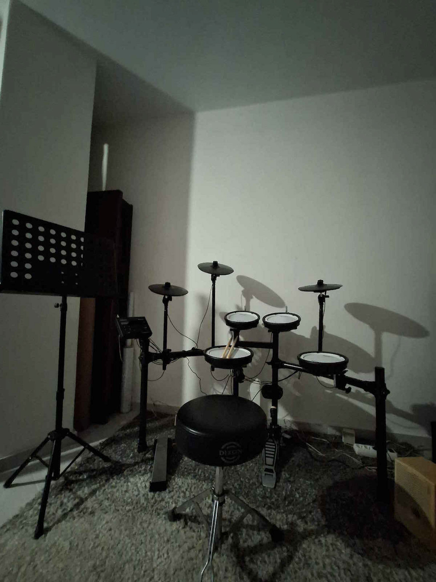 Roland Tobe Electronice TD-07DMK Negru Cu Scaun Căști Și Bețe De Tobe