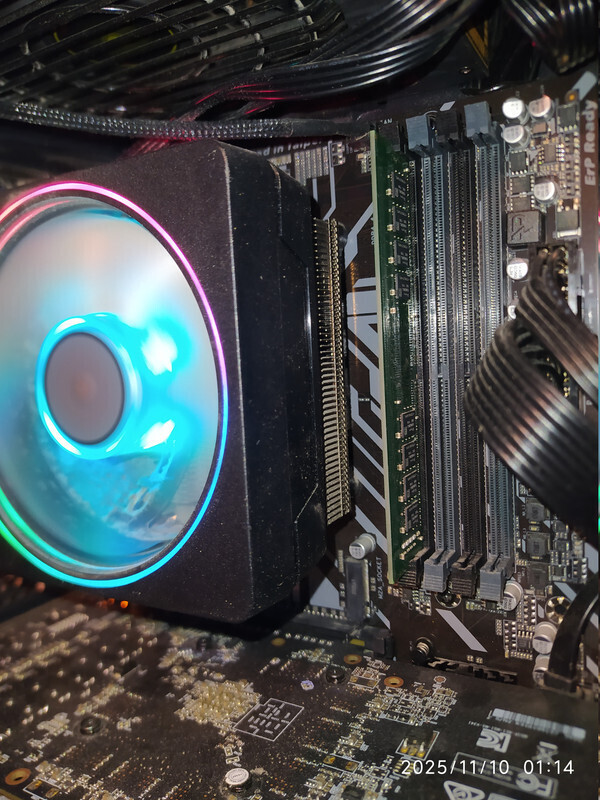 Kingston ValueRAM DDR4 με Module 1x16GB και Ταχύτητα 2666 για Desktop (KVR26N19D8/16)