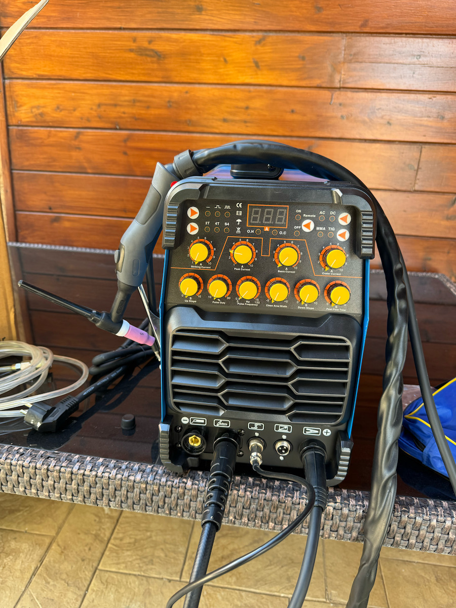 Arcmax Maxtig 200 AC/DC Welding Machine Inverter TIG / MMA with Maximum Welding Current 200A and Duty Cycle 60%