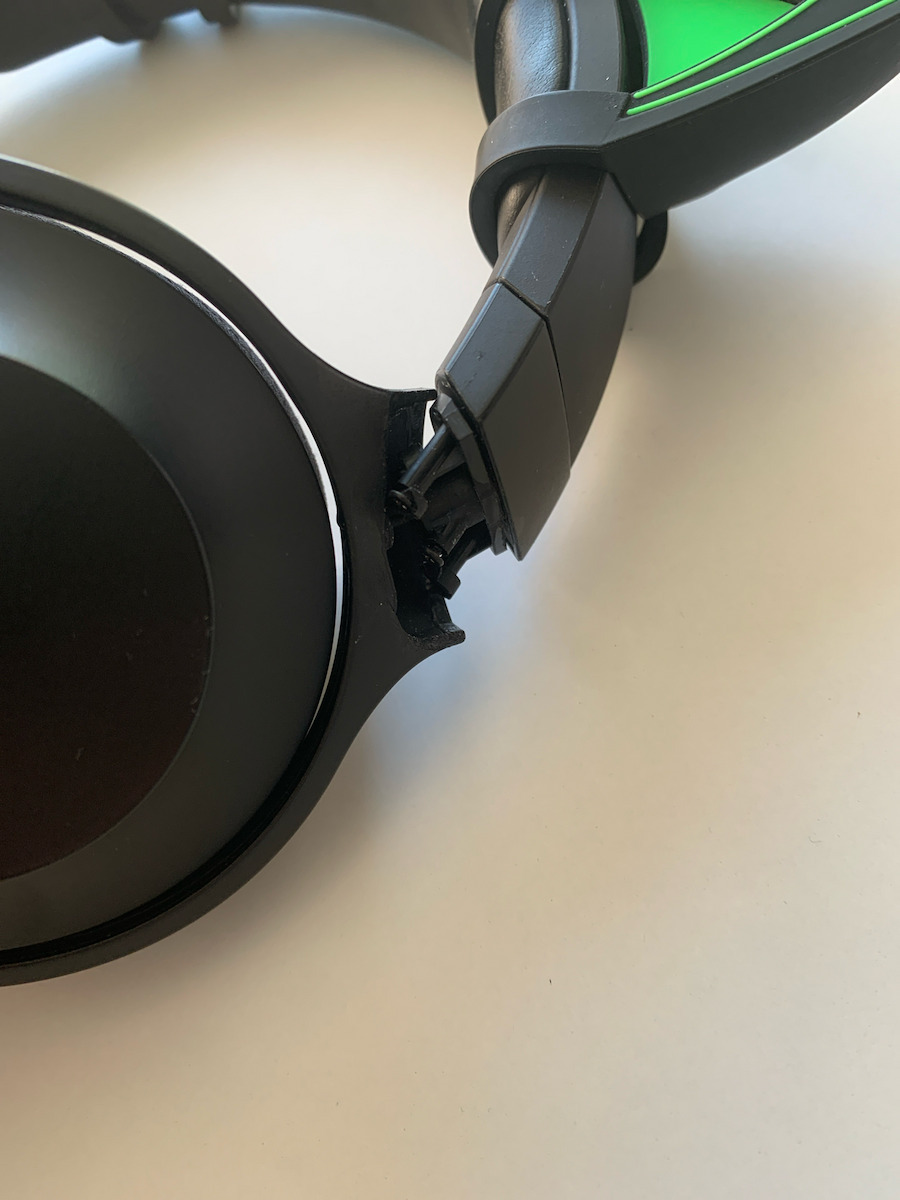 Razer Barracuda X Wireless Over Ear Gaming Headset with 3.5mm / USB / Bluetooth Connectivity for PC