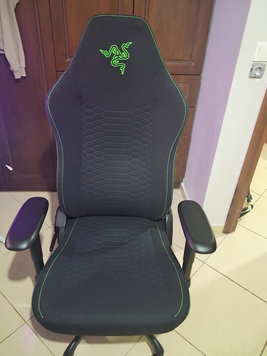 Razer ISKUR V2 X Геймърски стол с регулируеми подлакътници Черен