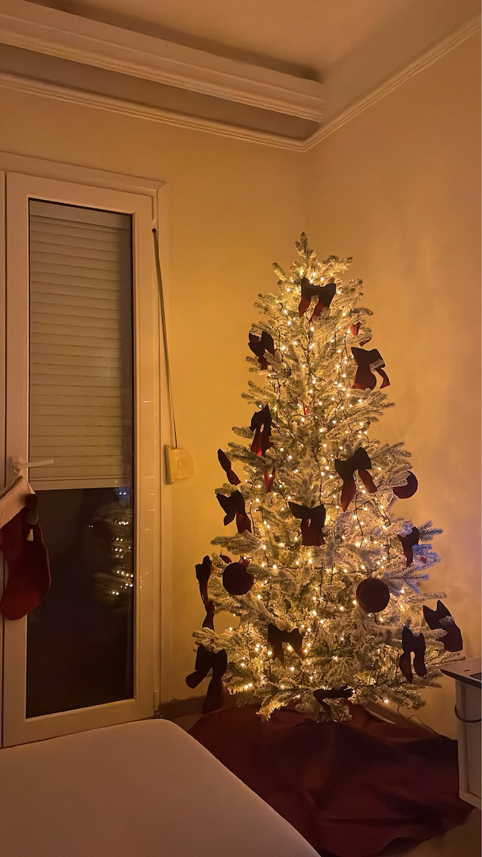 Christmas Tree Manxatan Snowy 180cm with 1244 Branches